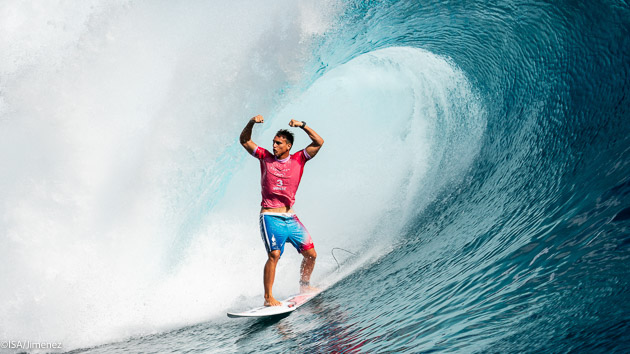 Médaille d'or pour Kauli Vaast en surf sur le spot de teahupoo