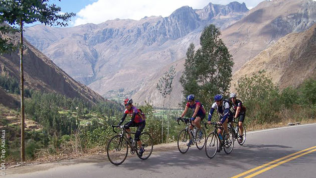 Circuit en vélo de route sur dans les Andes, au Pérou
