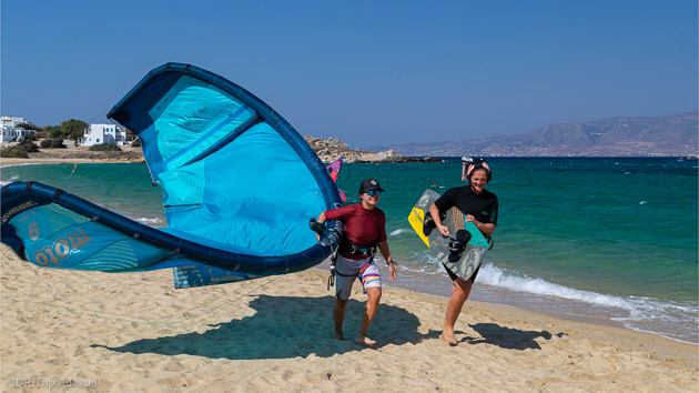 Progressez en kitesurf sur les meilleurs spots de Naxos dans les Cyclades