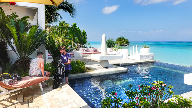 Votre hôtel tout confort avec piscine face à l'océan sur l'île de Pemba