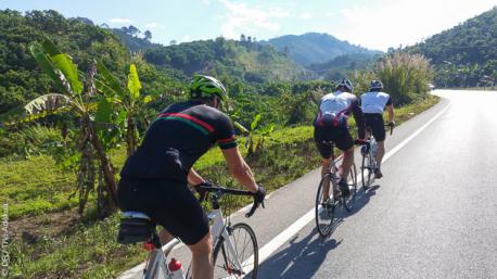 Roulez sur les routes autour de Pattaya en Thailande, lors de ce stage vélo