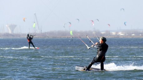 Votre séjour kitesurf ou wingfoil à Marseille pour vous initier ou progresser