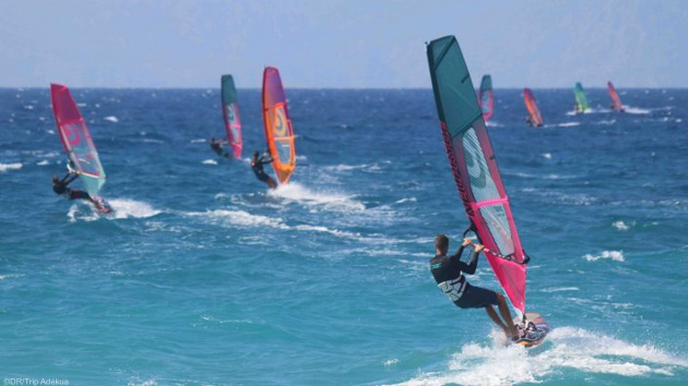 Naviguez sur les meilleurs spots de windsurf de Rhodes